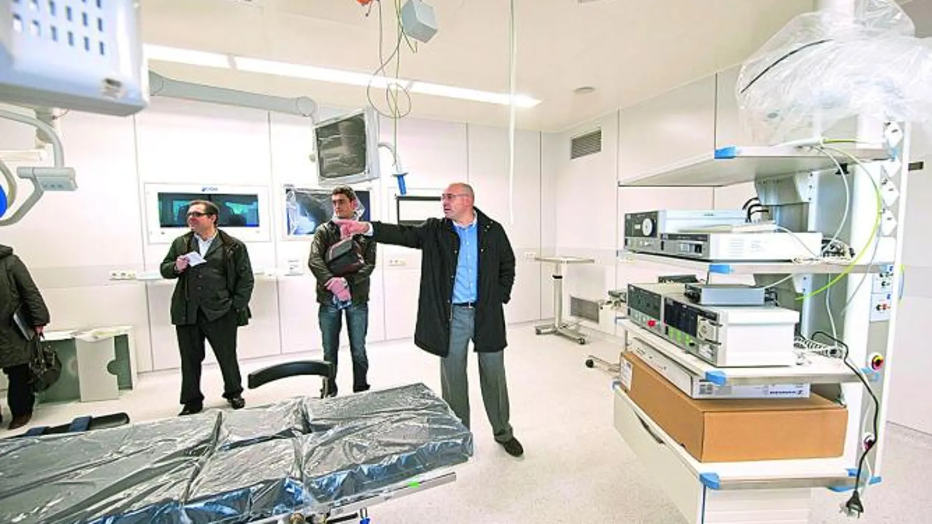 Visita de los medios de comunicación a las instalaciones del Hospital de Burgos, que abrirá sus puertas el 21 de diciembre