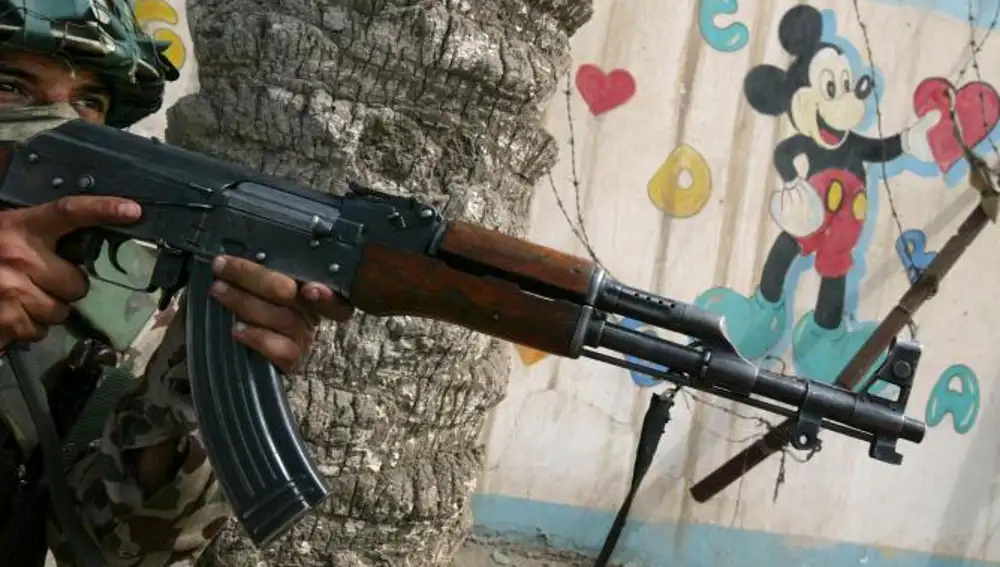 Un fusil AK-47, en una imagen de archivo | Fuente: EFE