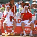 Fernando Verdasco y Feliciano López, durante un descanso del partido de dobles, en el que no tuvieron su mejor día
