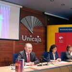 Los autores del informe reclaman un «ajuste» de los presupuestos públicos