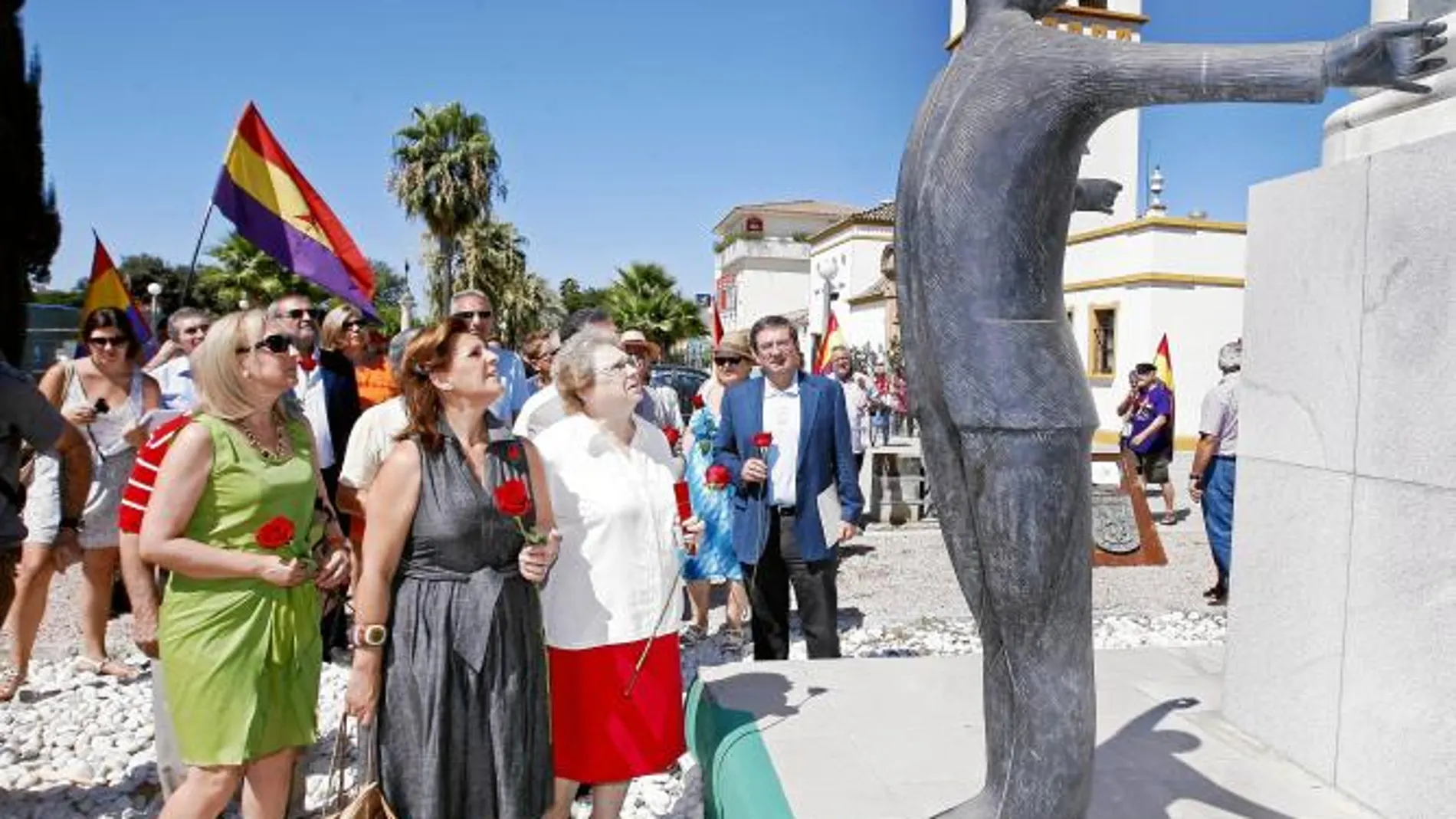En el acto participaron las presidentas del PSOE andaluz y de la Cámara autonómica
