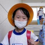 Escolares acuden al colegio en la prefectura de Fukushima