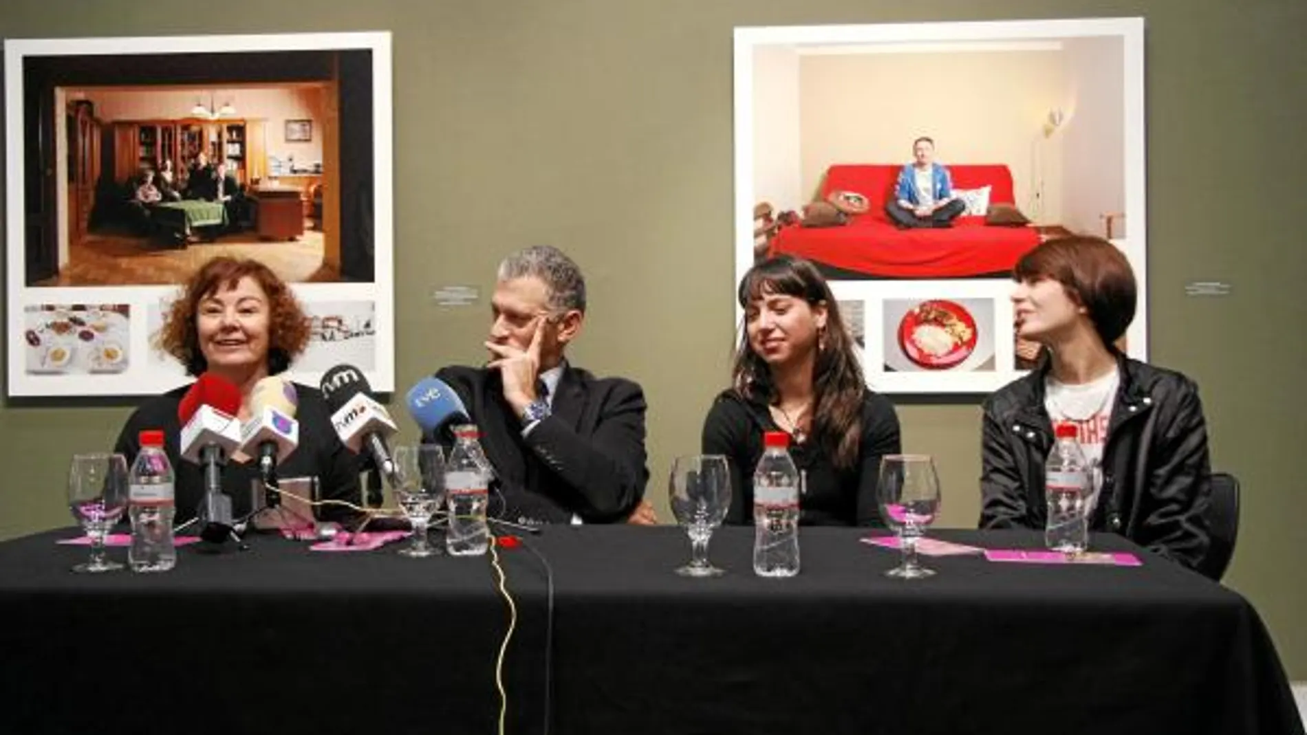 Beth Yarnelle Edwards, Ángel Campos, Ana Martí y Vanessa Pastor, durante la rueda de prensa