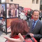 El alcalde de Murcia, Miguel Ángel Cámara, participó en la exposición «Mujeres en el trabajo 2011», en la plaza Belluga