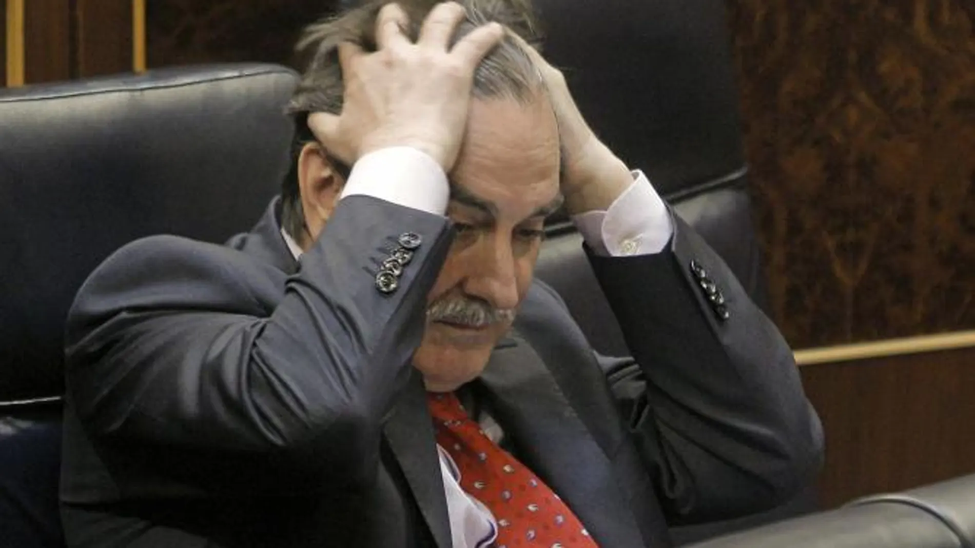 Trabajo matiza al PNV y acusa a los nacionalistas de «presumir» de sus acuerdos