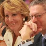 Ruiz Gallardón con Esperanza Aguirre, ayer en un acto de Bauzá.