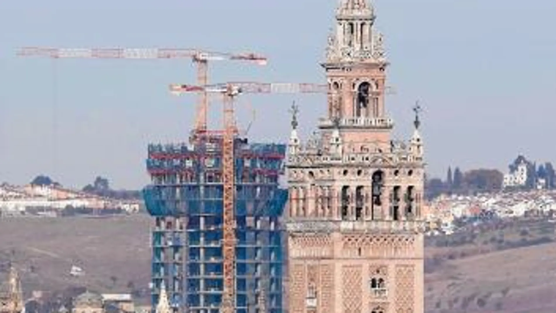 La Torre Pelli ya le hace sombra a La Giralda