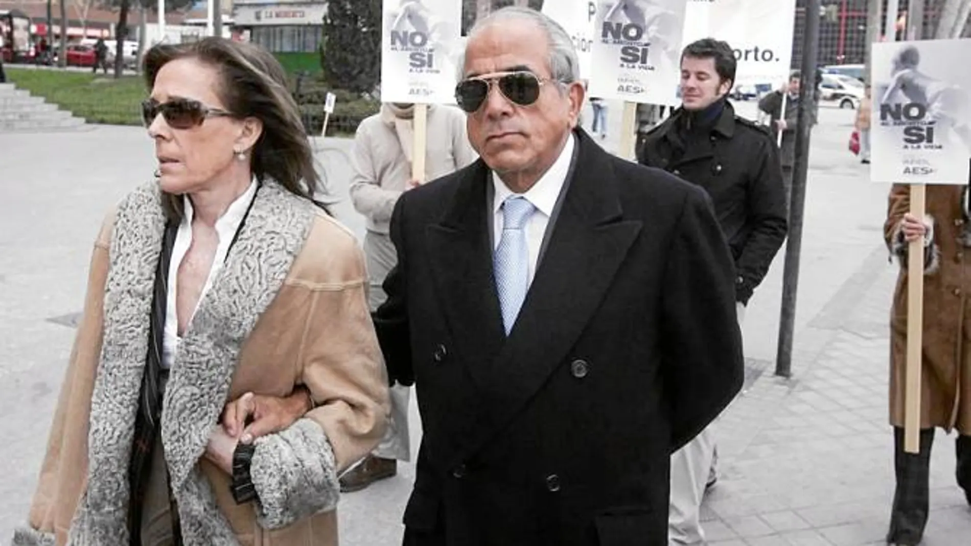La juez imputa al doctor Morín por un fraude fiscal de 446000 euros