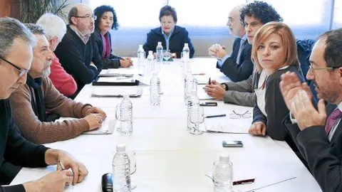 Elena Valenciano (segunda por la derecha), en la reunión con colectivos que respaldan al Frente Polisario