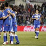 Los jugadores del Getafe celebran la consecución de su tercer gol frente al Deportivo, obra del delantero venezolano Nicolás Fedor "Miku"(2i), en su partido correspondiente a la vigésimo segunda jornada de Liga en Primera División.