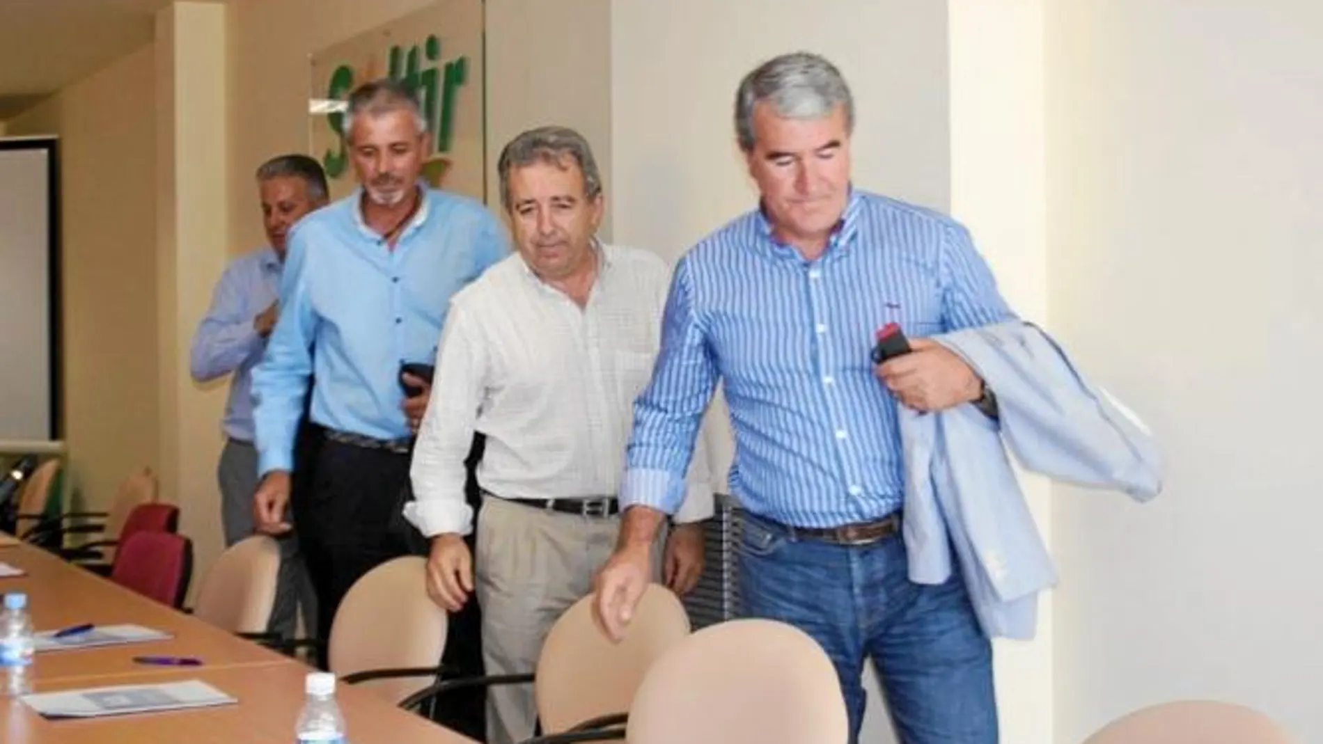 Ángel García, Antonio Galindo, Antonio Cerdá y Santiago Martínez antes de la reunión de Soltir celebrada ayer