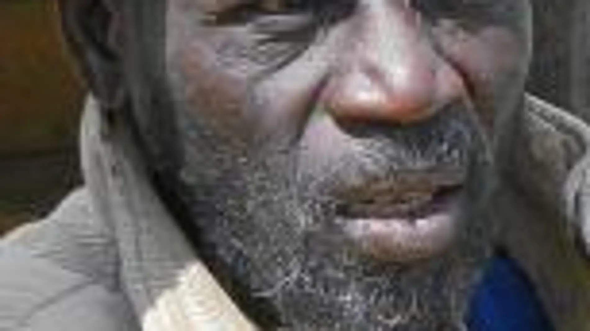 Un africano desempleado en el suburbio industrial de Sinaiyya