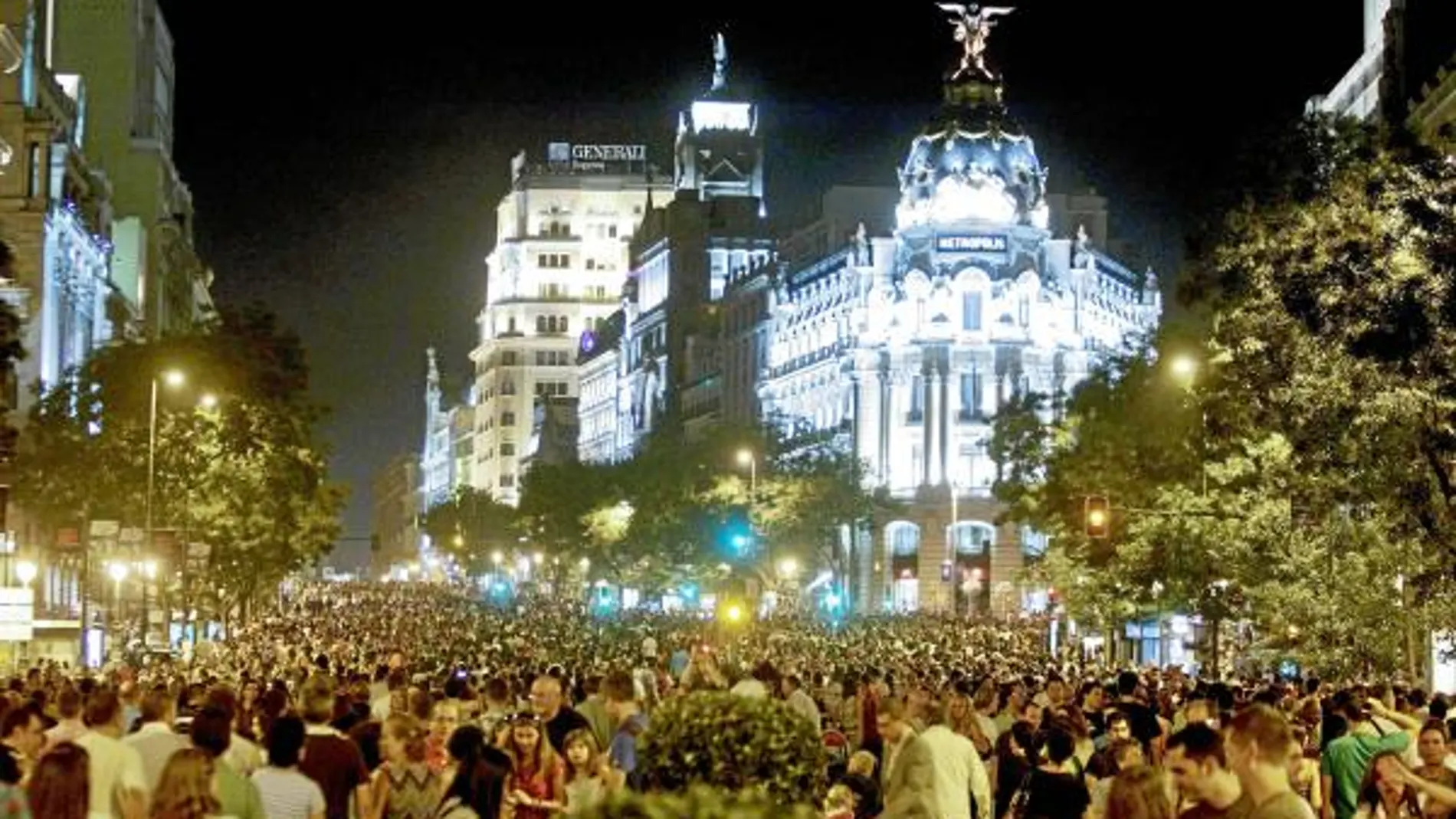 Baile columpios y pompas toman la noche madrileña