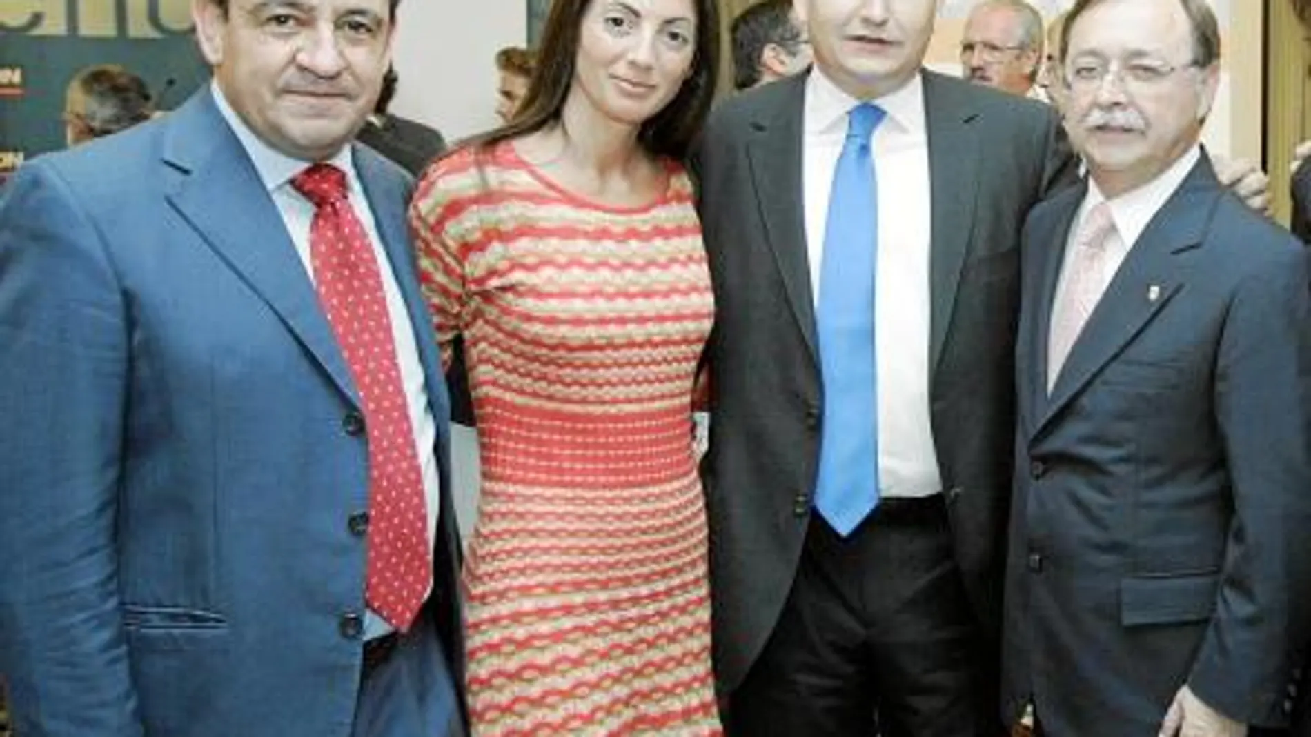 El presidente de Ceuta estuvo acompañado por numerosos representantes del Partido Popular. Al acto acudieron líderes andaluces como Antonio Sanz, secretario general del PP-A o Rosario Soto