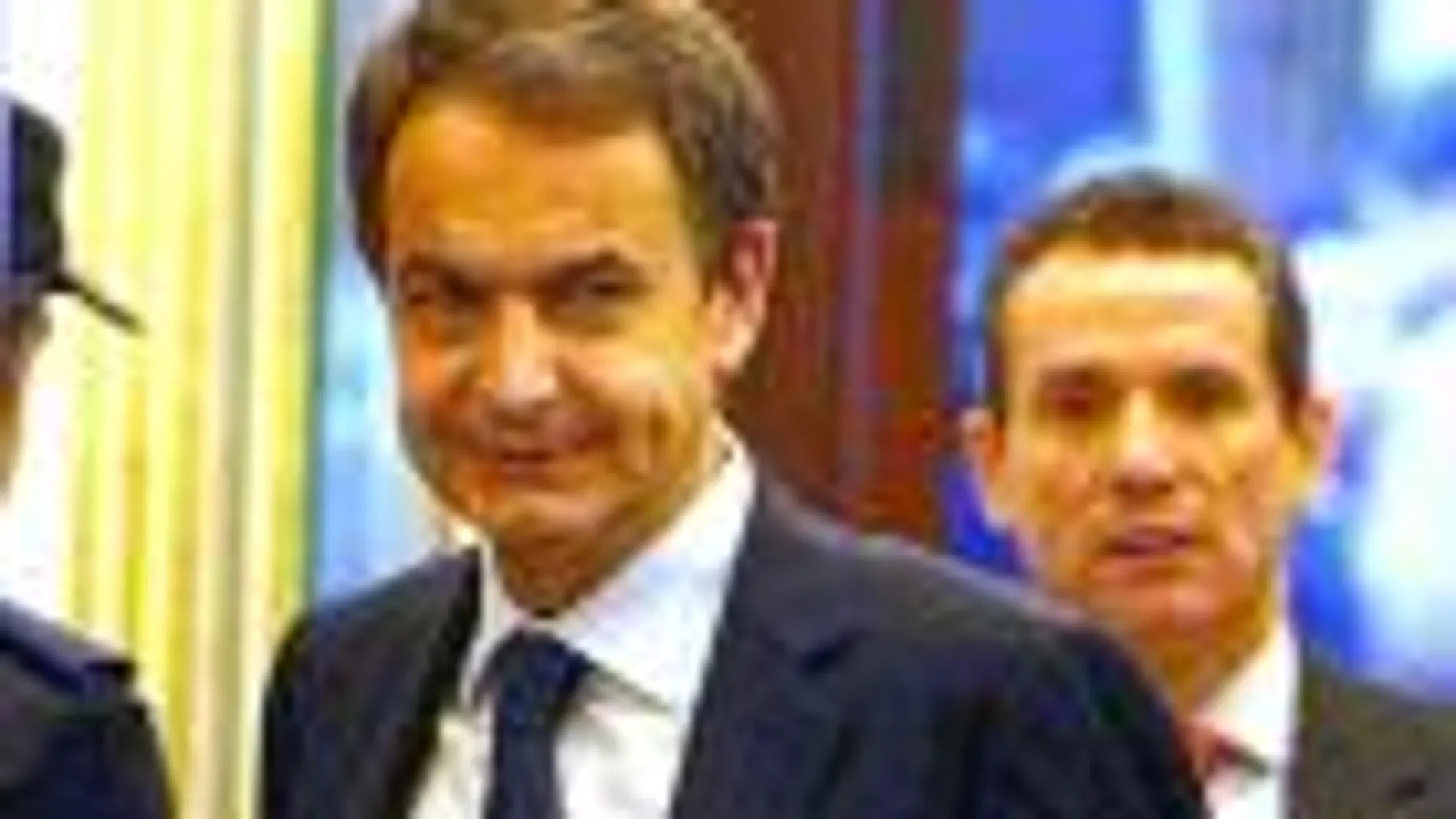 Zapatero, ayer, a su entrada en el Congreso de los Diputados