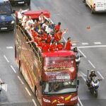 Después del almuerzo en el Txistu los jugadores se subieron a un autobús que los llevó hasta la plaza de Callao.