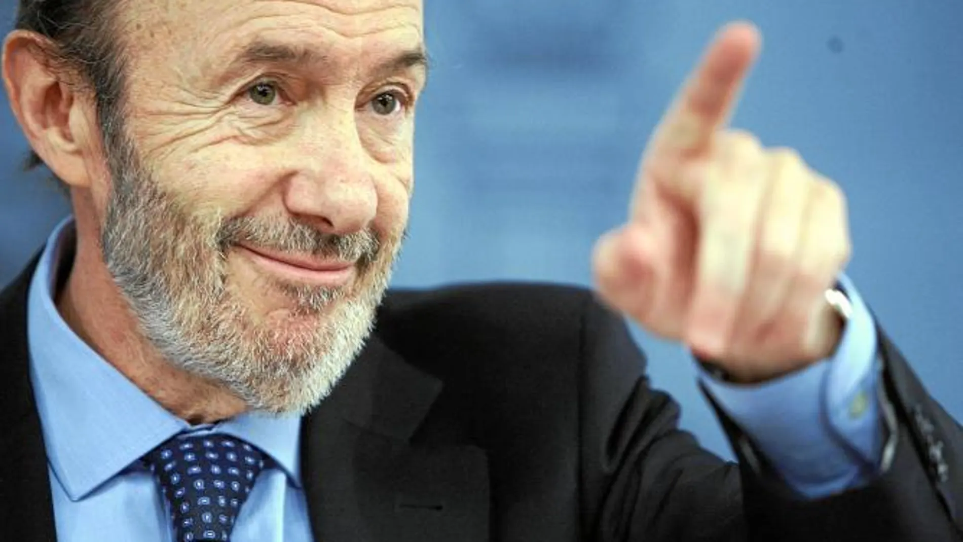 El vicepresidente primero, Alfredo Pérez Rubalcaba, no ocultó ayer su preocupación por el conjunto de la deuda de España