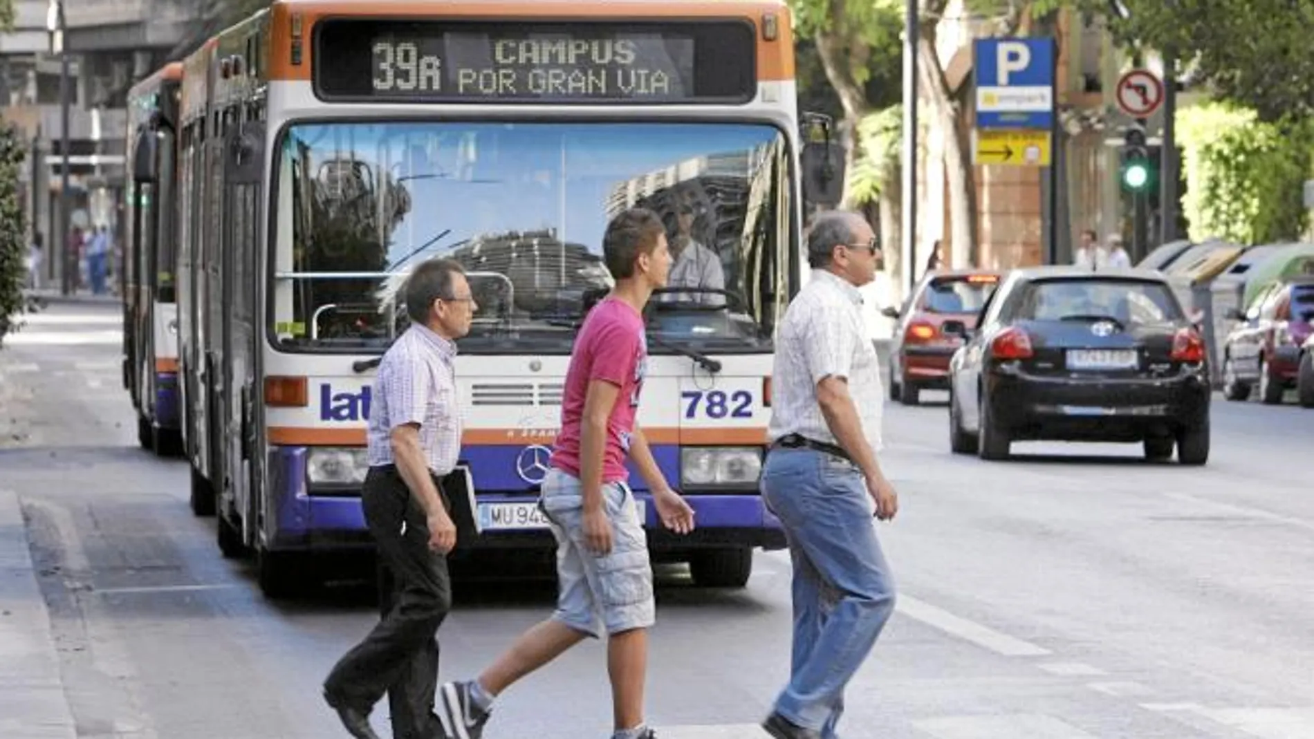 El Gobierno murciano refuerza línea de bus Murcia-Lorca-Águilas tras el cierre de Cercanías