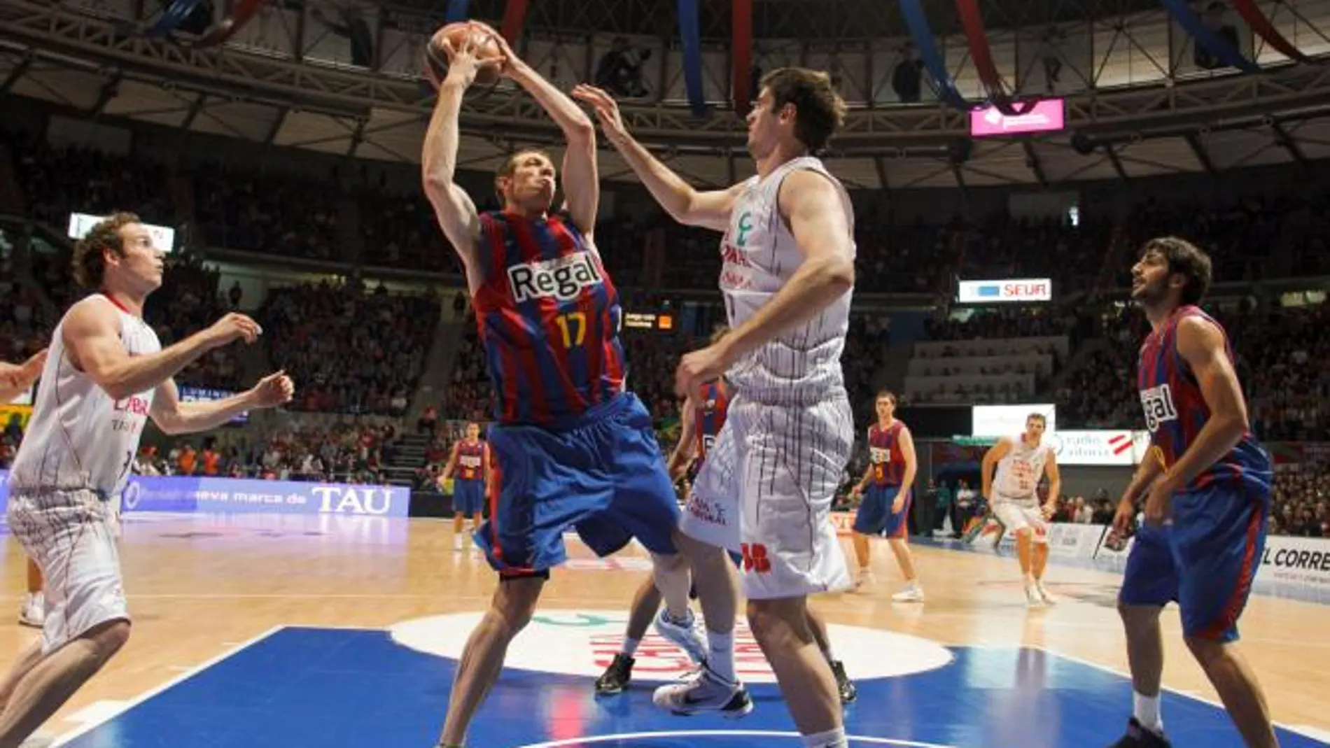El Barcelona despacha a Caja Laboral y espera rival en la final de la ACB