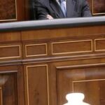 El vicepresidente tercero del Gobierno, Manuel Chaves, circunspecto, ayer en su escaño en el Congreso de los Diputados