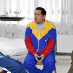 Chávez, con los Castro en el hospital de La Habana donde fue operado
