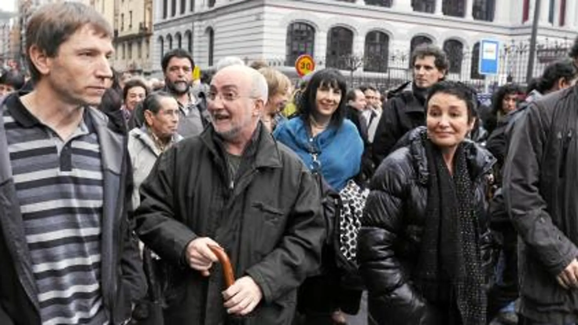 Rufi Etxeberria y dirigentes de EA salieron ayer juntos en Bilbao a manifestarse para pedir la legalización de Sortu