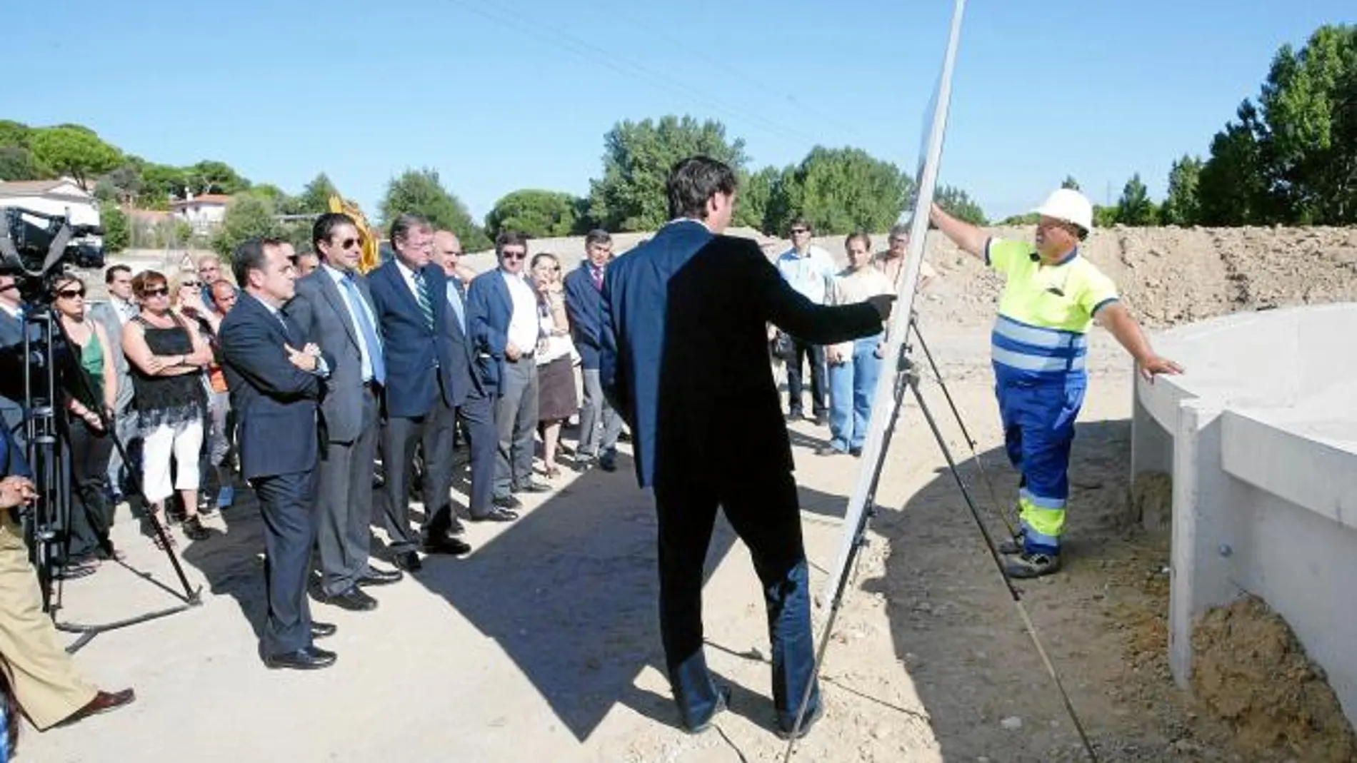 Antonio Silván visita las obras del EDAR de Viana, junto a Collantes, Carnero y Trillo-Figueroa