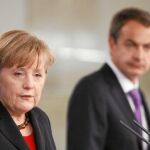 Angela Merkel y José Luis Rodríguez Zapatero estuvieron juntos sólo seis horas en España, pero calaron hondo en el Gobierno