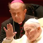  Dziwisz sólo en LA RAZÓN: «Entre el Papa y Roma se dio un amor a primera vista»