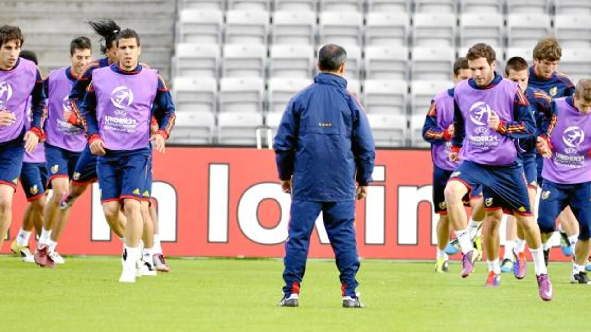 Los jugadores de la Selección española Sub-21 se ejercitan en el último entrenamiento antes de enfrentarse hoy a Suiza