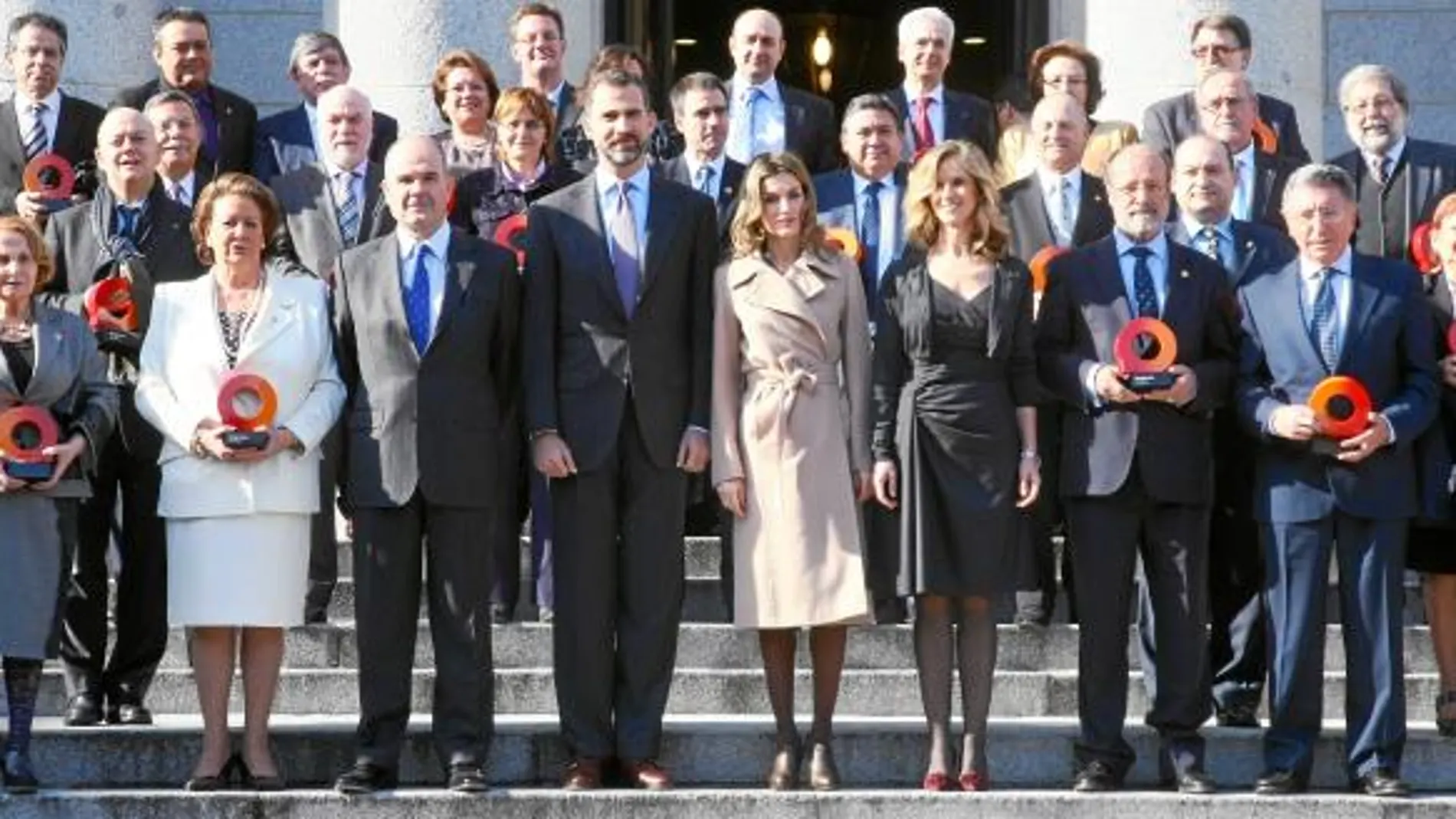 Los Príncipes de Asturias, junto a los alcaldes de los municipios distinguidos
