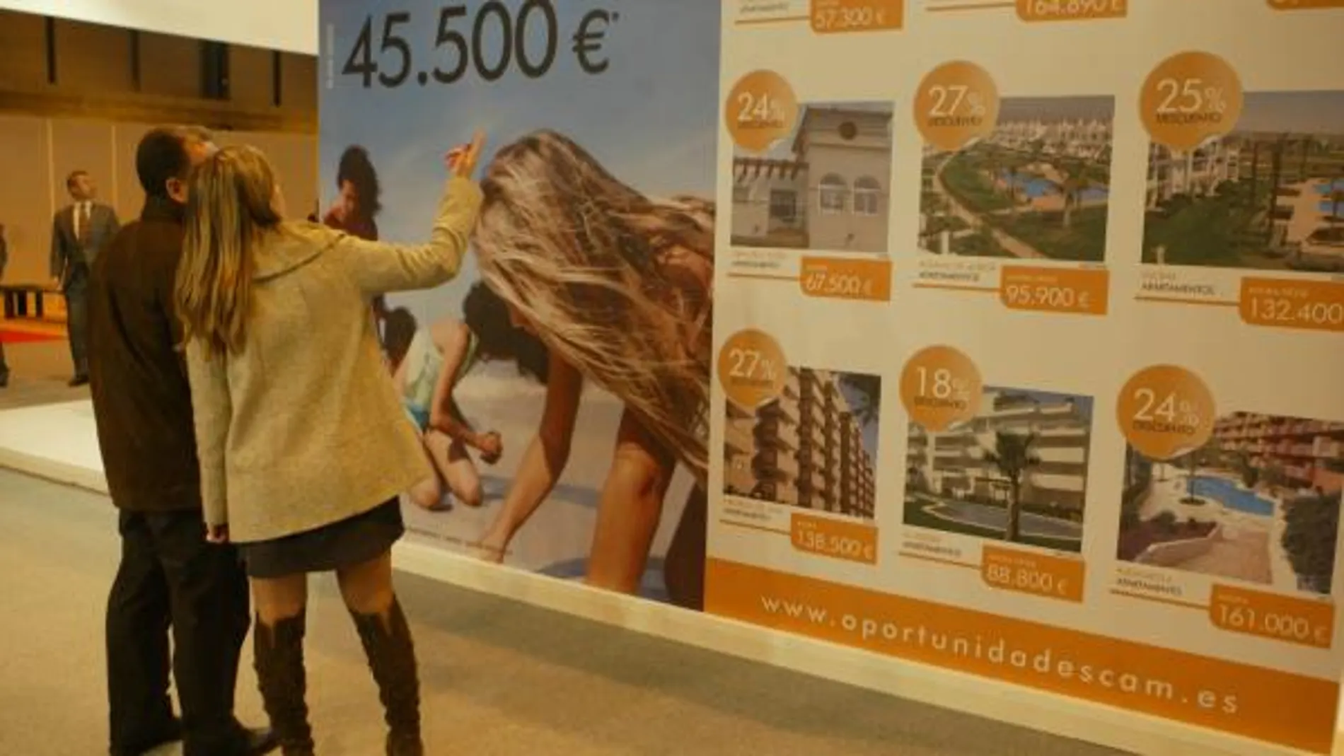 El precio de la vivienda libre modera su caída y baja el 3,5 % en 2010