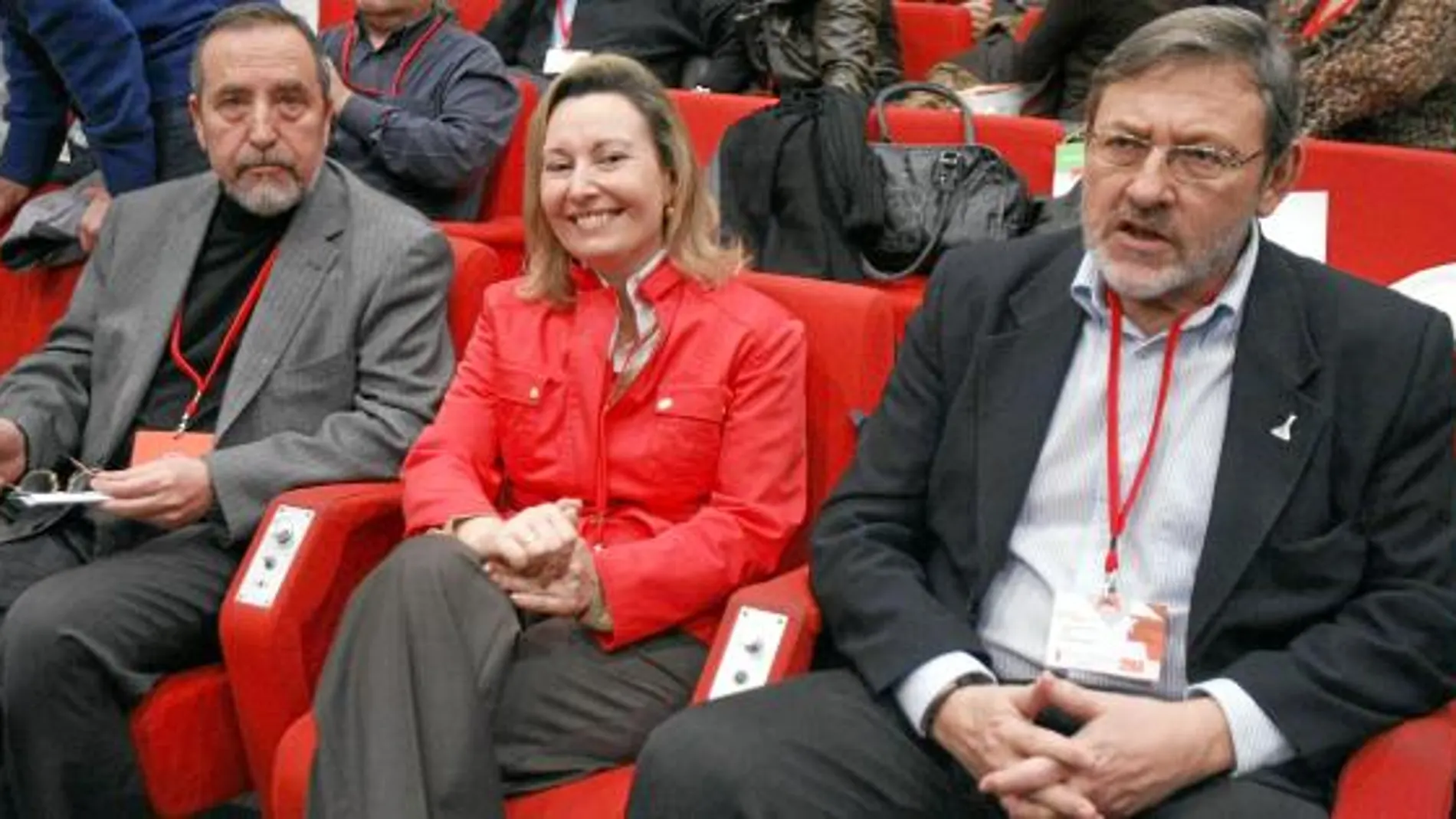 Juan Barranco y Amparo Valcarce, números 2 y 3 de la lista, asistieron al comité regional junto a Jaime Lissavetzky, el candidato del PSOE para Madrid