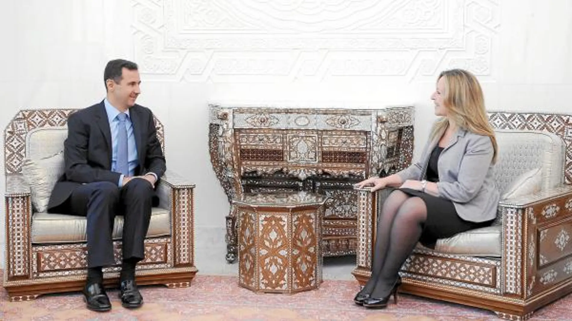 La ministra de Asuntos exteriores, ayer con el presidente sirio, Bashar el Asad