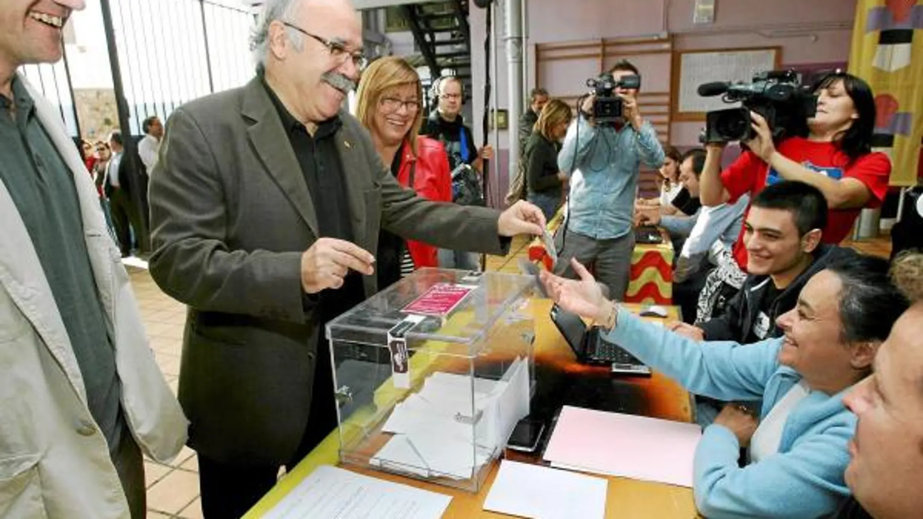 Carod Rovira fue de los pocos que acudió a votar