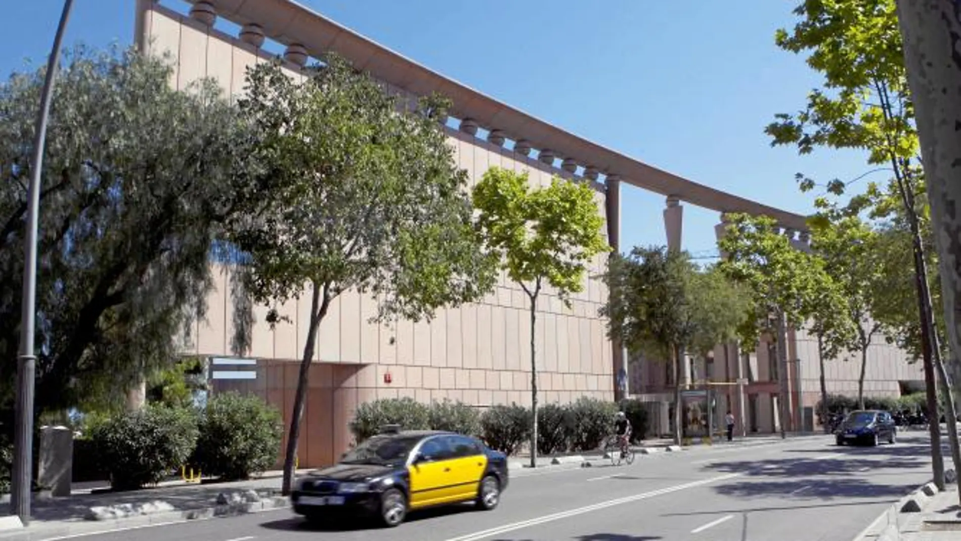 En la imagen, la fachada de la escuela de negocios Esade
