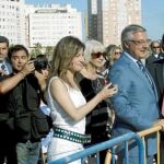 Los ministros Rubalcaba, Aído y Blanco, así como la alcaldesa Martínez, ayer, en las obras del segundo puente de Cádiz