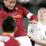 Los futbolistas (en la imagen Totti, del Roma), pagarán la crisis