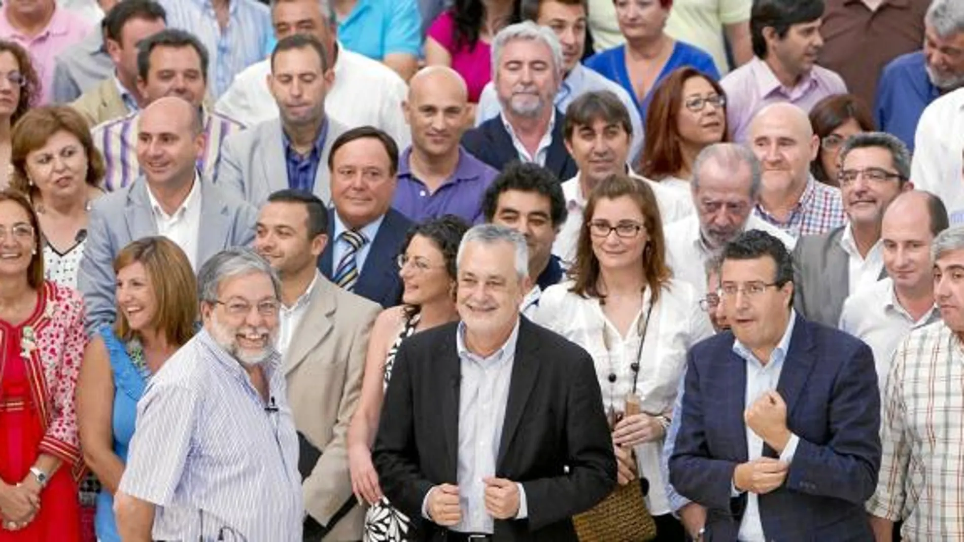 Griñán, con los alcaldes socialistas andaluces, ayer, en Sevilla