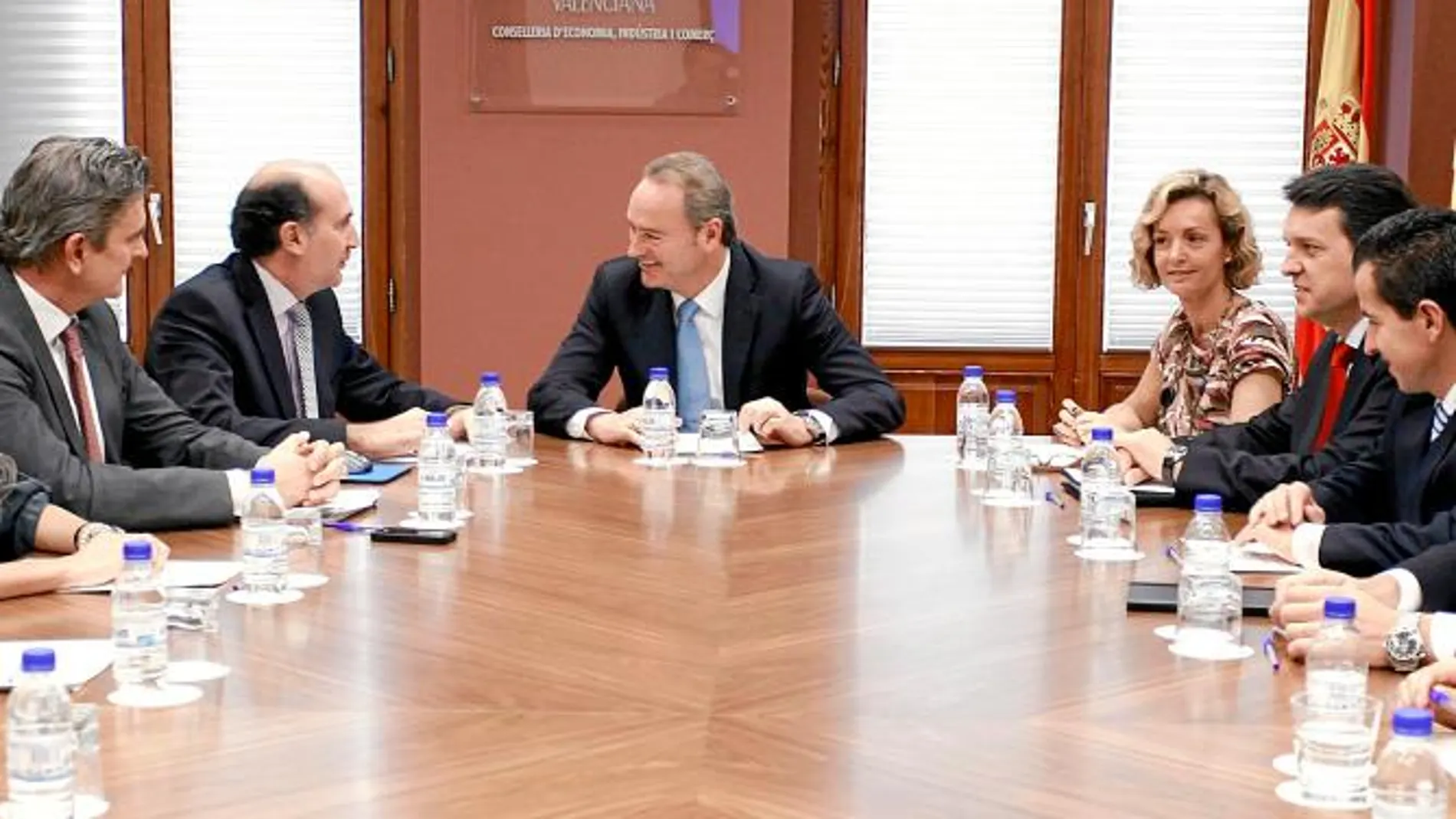 Alberto Fabra, Enrique Verdeguer, Bruno Broseta, Mar Casanova y Jorge Vela, ayer durante la reunión