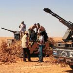 Un grupo de rebeldes a diez kilómetros de Beni Walid, una localidad controlada todavía por los soldados de Gadafi