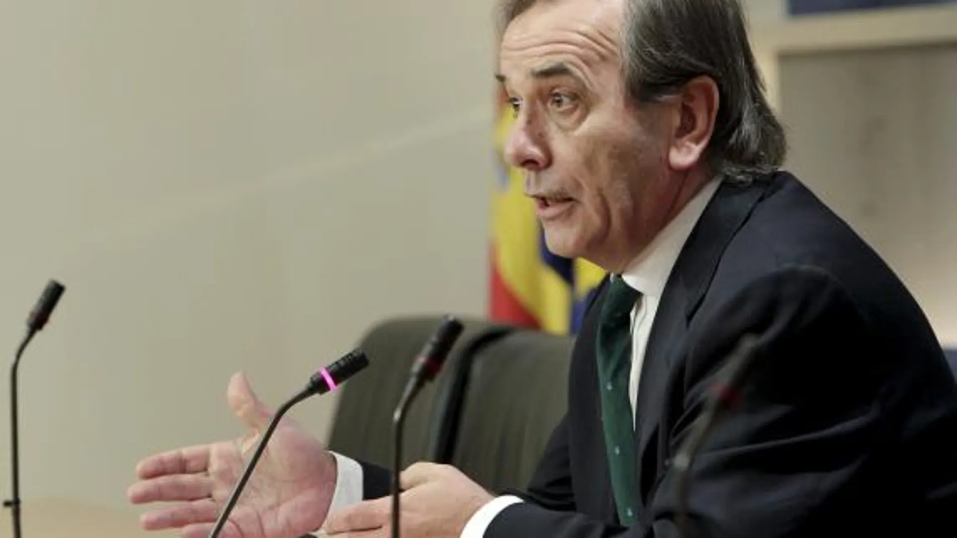 El PSOE propone que los diputados cobre un «paro» de dos meses por cada año trabajado