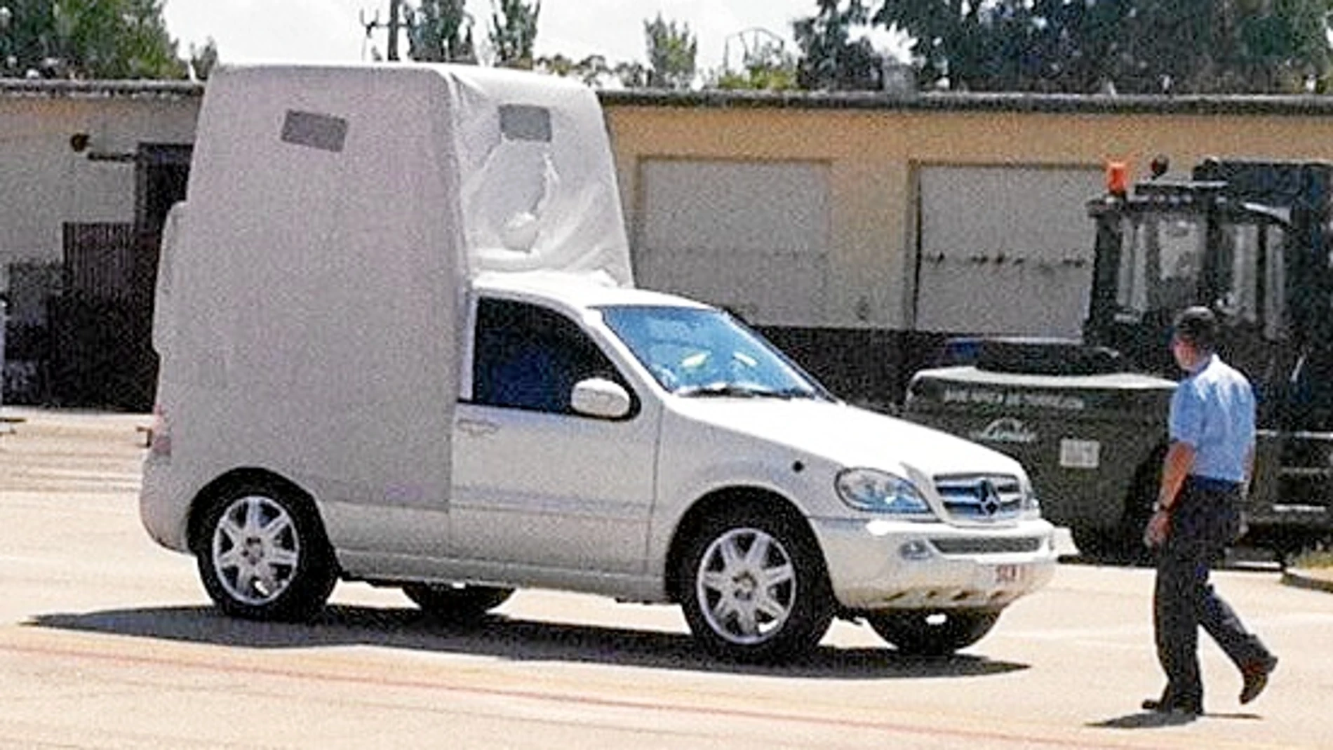 El vehículo que utilizará el Santo Padre para desplazarse por Madrid ya ha llegado a la capital.