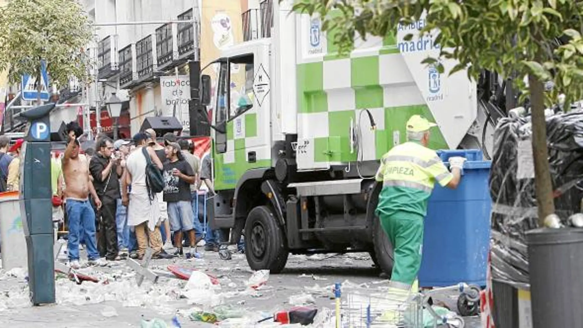 El ruido, la suciedad y hasta los cortes de tráfico han puesto en pie de guerra a Chueca, pese a la fama internacional del Orgullo madrileño