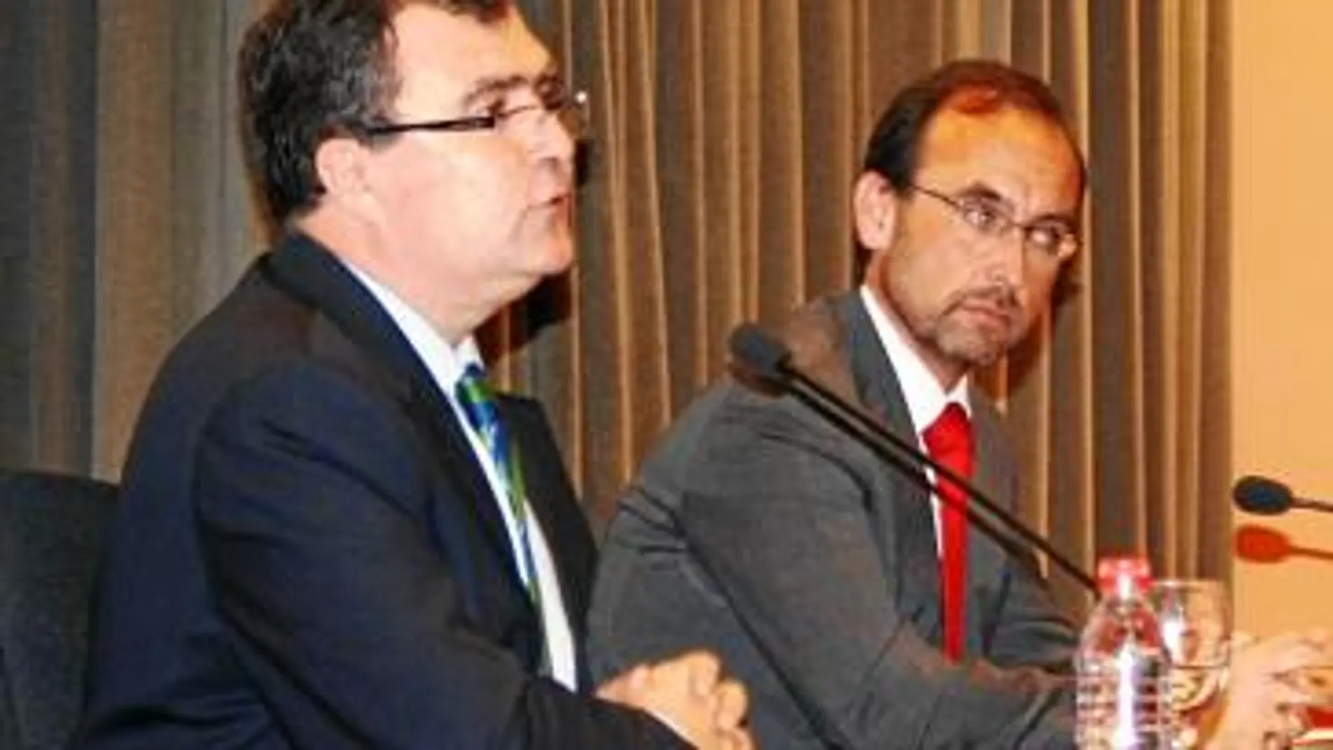 Los consejeros José Ballesta y Salvador Marín, durante la presentación del plan «Estrategia de transporte y logística de la Región de Murcia»