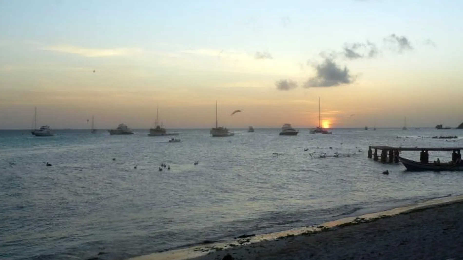 Fotografía del pasado 11 de Agosto de 2011 del archipiélago de Los Roques en el mar caribe venezolano, donde tres etarras han sido detenidos a bordo de una embarcación de recreo cuando intentaban llegar a Venezuela desde Cuba y el barco quedó encallado en