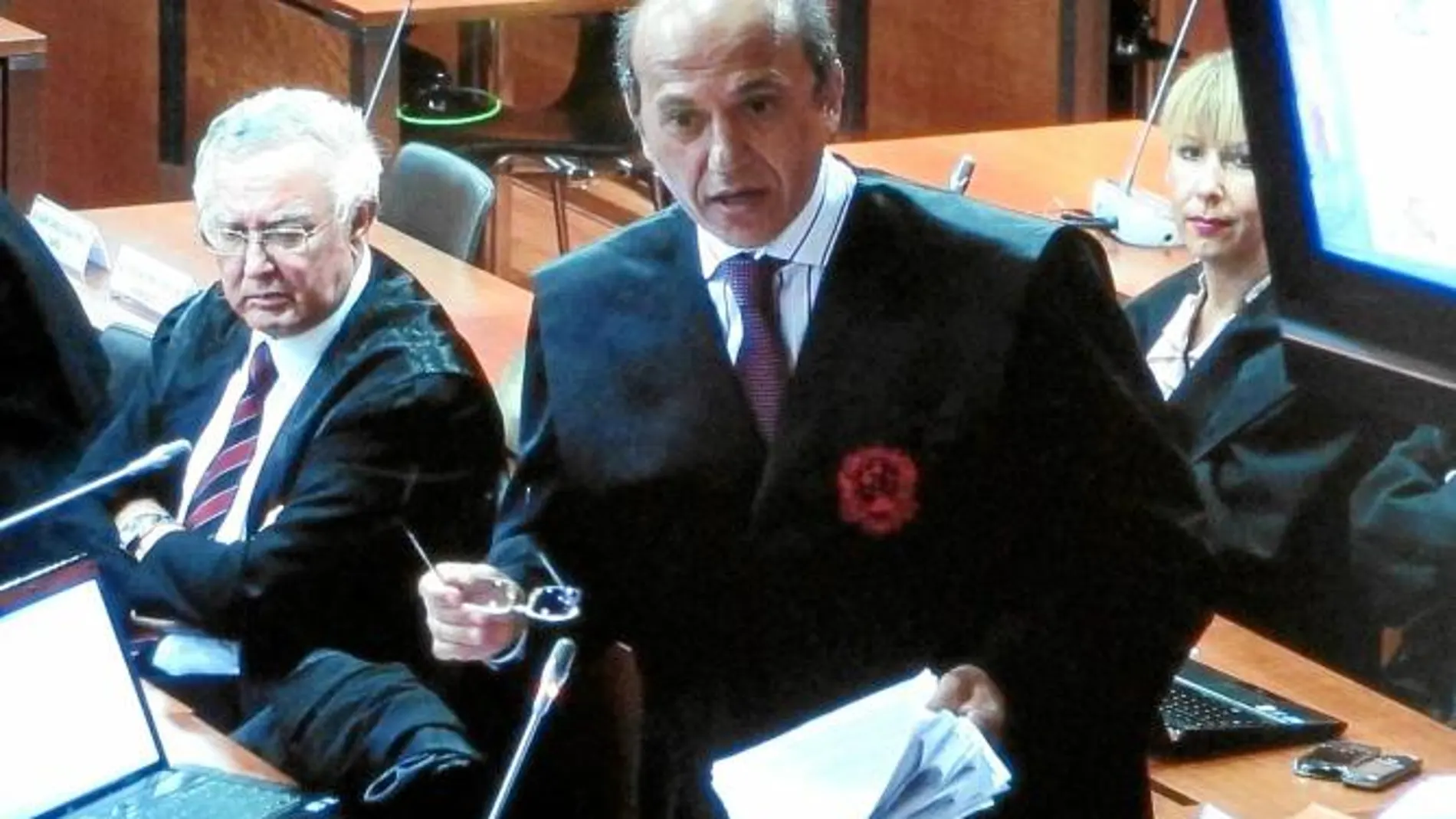 El abogado José María del Nido, principal acusado del «Caso Minutas», durante su intervención