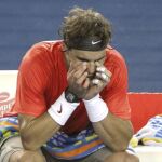 Rafa Nadal se lamenta en un parón del partido ante Ferrer