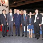 El presidente del Salón Internacional de la Logística y de la Manutención, Enrique Lacalle, con la delegación china, ayer