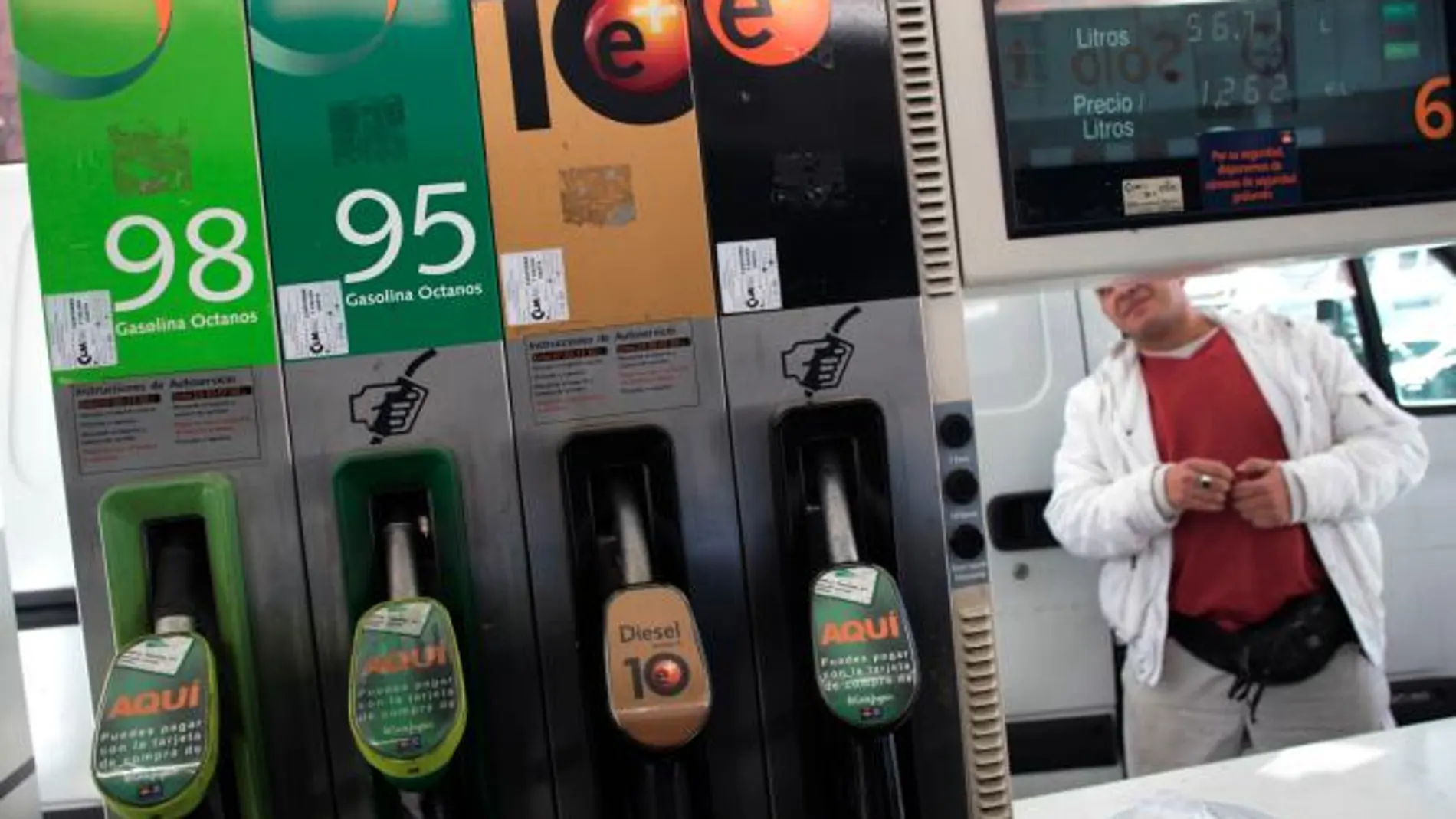 La gasolina sube un 0,3% y el gasóleo cae un 0,08%